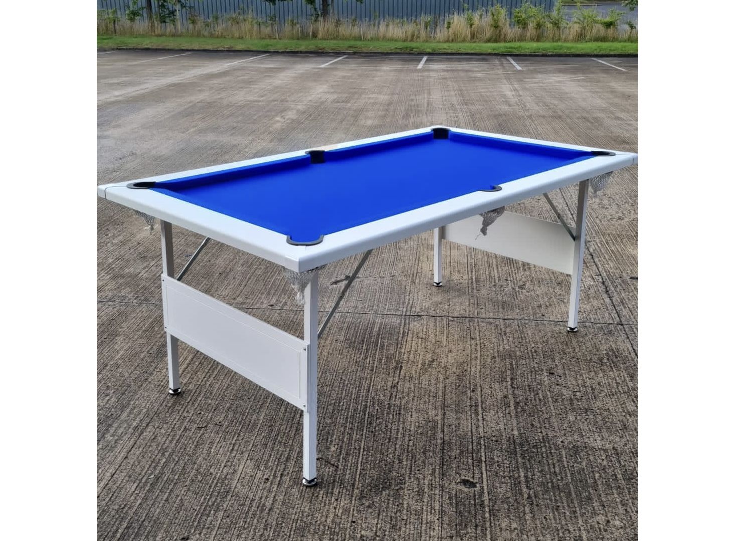 FMF Deluxe Folding Leg Pool Table - Nuovo Luxury