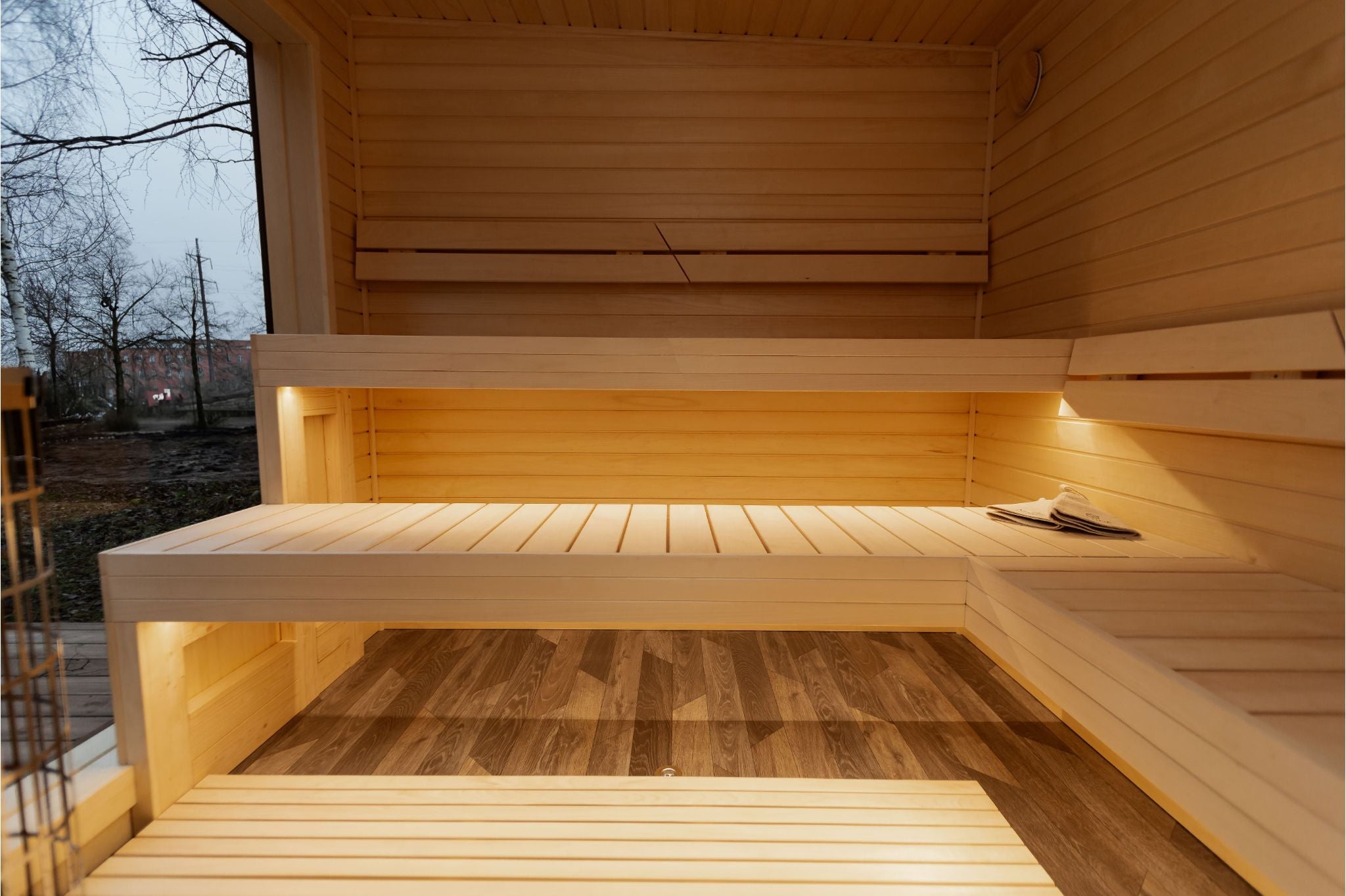 Halo Saunas Fort Soleil 4 to 6 Person Traditional Sauna