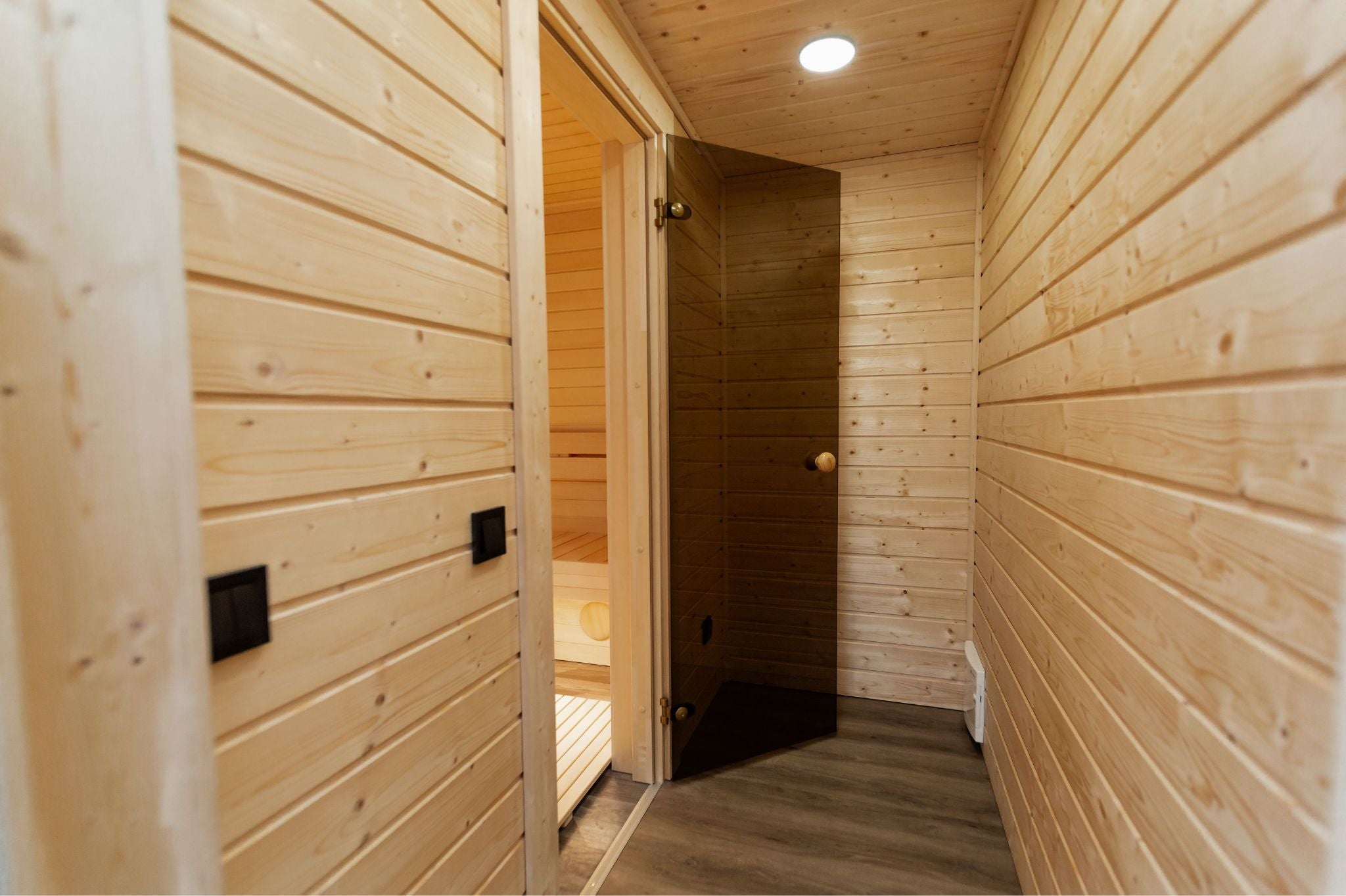 Halo Saunas Fort Soleil 4 to 6 Person Traditional Sauna