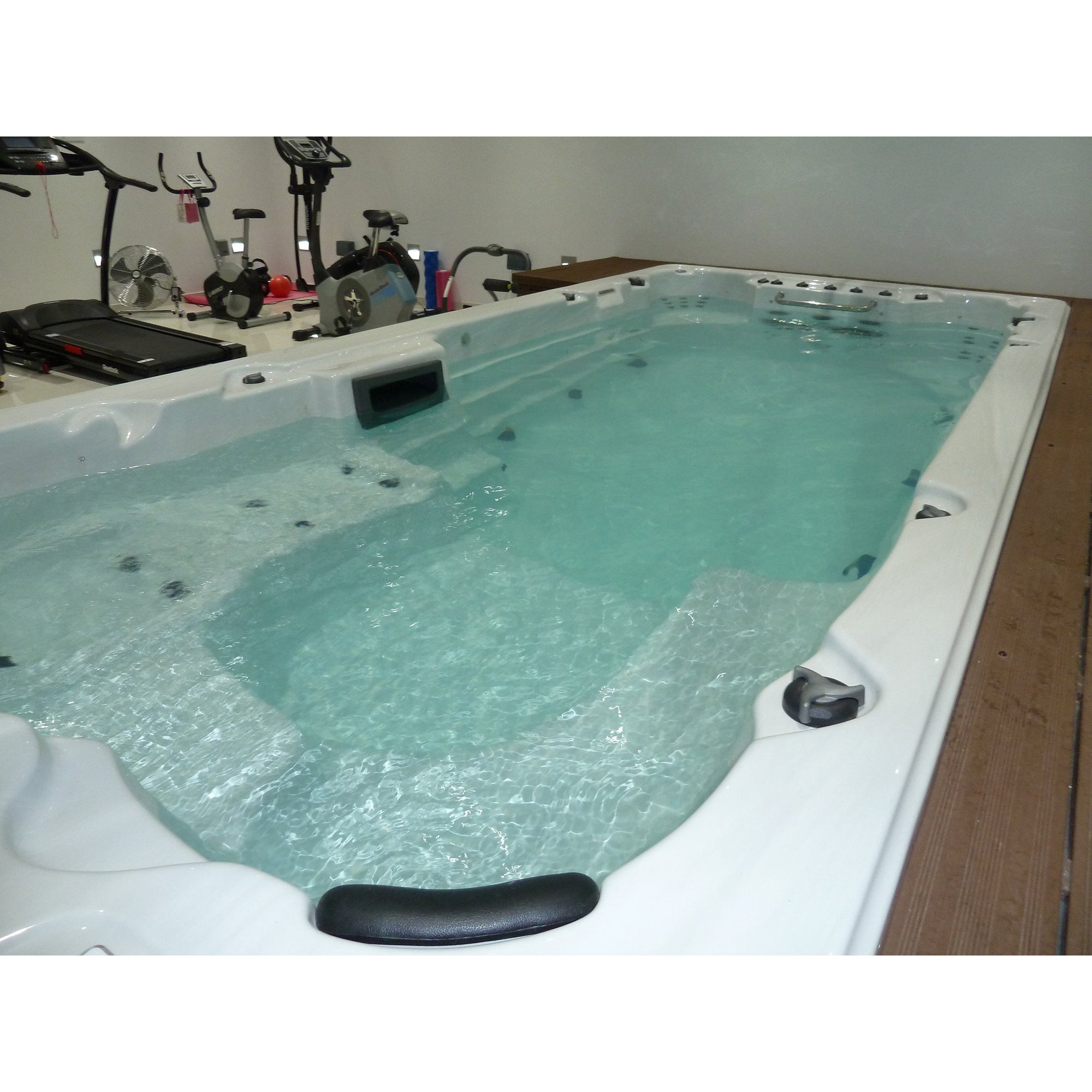 Canadian Spa 16ft Swim Spa 19HP-Jet 7-Person XTrainer - Nuovo Luxury